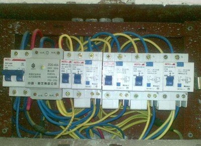 回家把電箱這樣安裝，老電工看了就夸好，幾十年也不怕短路